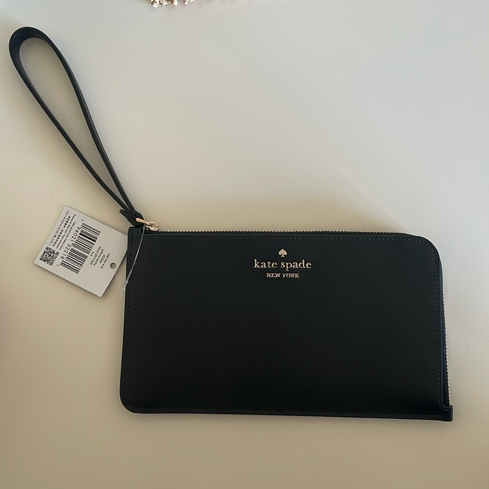 Lucy Medium L-Zip Wristlet Black NWT